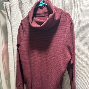 Medium Duluth Trading tunic with pockets with Southwest earrings